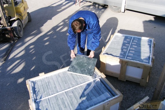 Quality control of production of elements from natural marble tiles in Italy