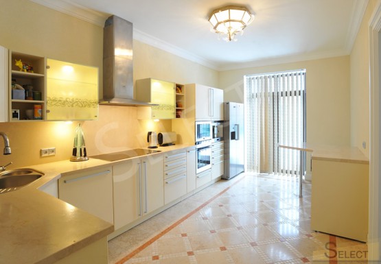 Photo Kitchen in cream color (beige Caesar furniture)