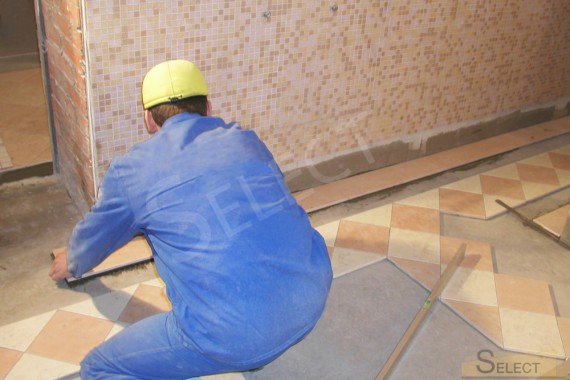Photos of the installation of I Conci natural marble on the floor joints and wall