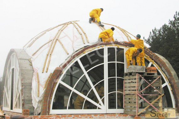 Installation and construction works on the roof of the villa