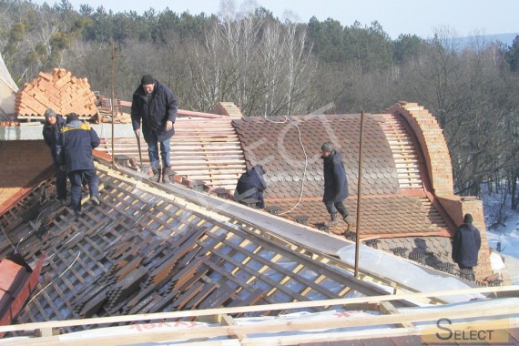 Construction work in the villa. Photo of roof covering