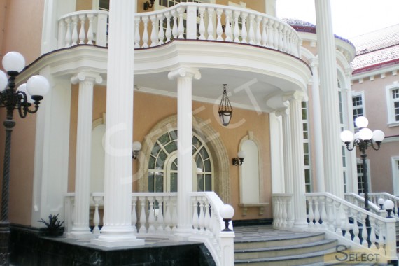 Photo of the main entrance to the villa