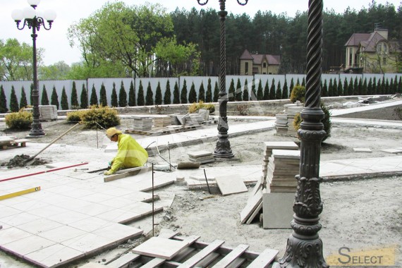 Photo of laying marble paving slabs in the design of the landscape of the villa