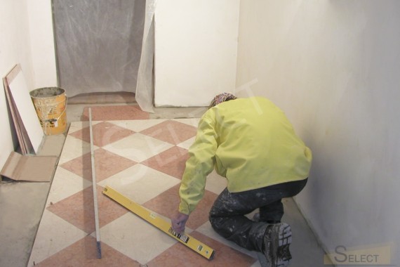 Laying natural marble - I Conci on the floor in the dressing room