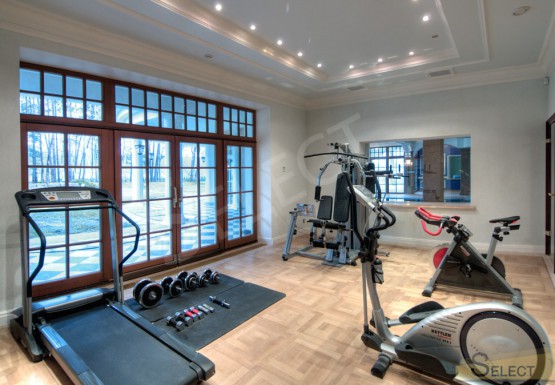 Photos Gym room (villa) with large windows and centralized ventilation