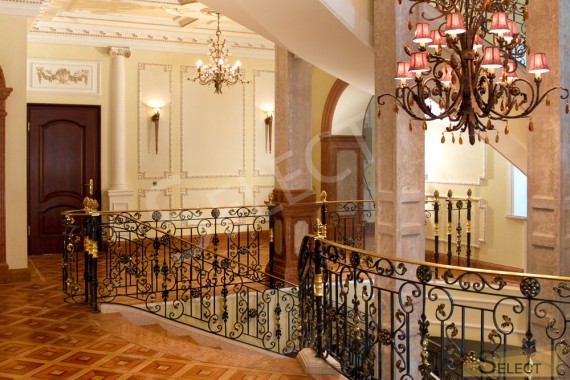 Photo of the second floor of the staircase elevator hall of a residential country house