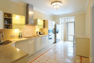 Photo Kitchen in cream color (beige Caesar furniture)