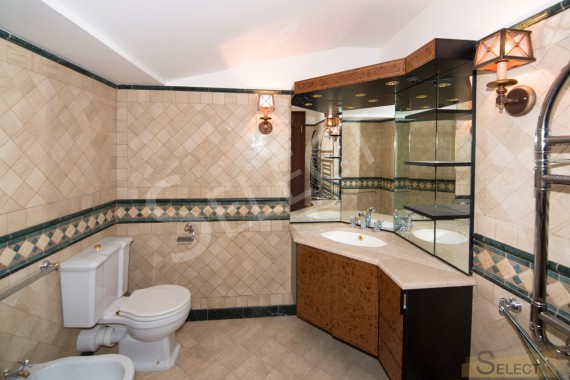 Photo. Bathroom in the basement - near the billiard room in the villa