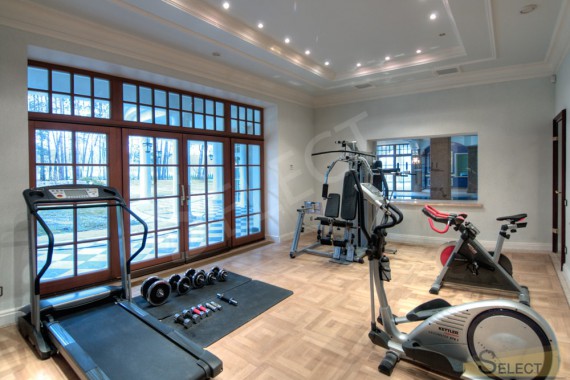 Photos Gym room (villa) with large windows and centralized ventilation