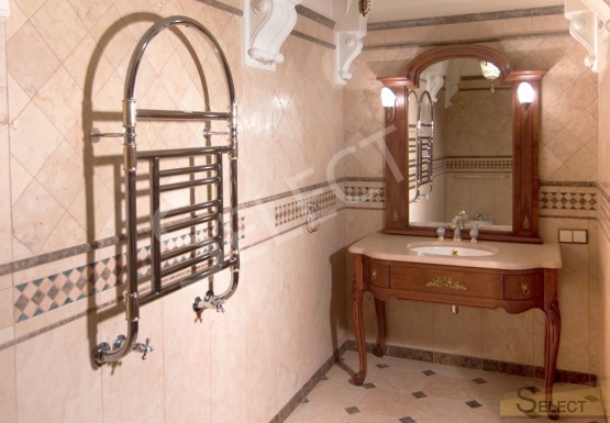 Photo of a bathroom with Roman motives